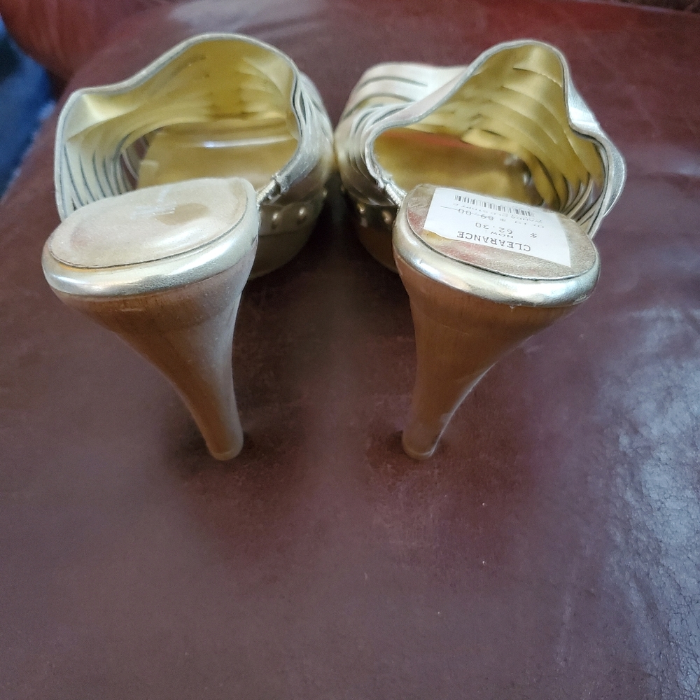 Heels - Picture 4 of 4